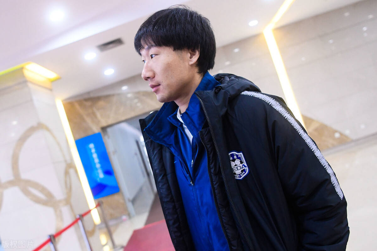 haha体育平台-金州勇士训练开放日，赛后再遭质疑引欢呼，亚冠在即，年轻球员得到机会