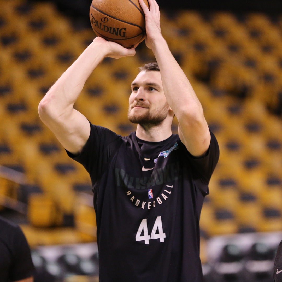 haha体育平台-关键时刻密尔沃基雄鹿调整名单以备西甲；刷新队史纪录环节打磨；质疑声仍在；数据趋势出现新变化